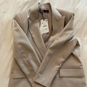 Neutral blazer